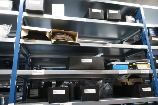 22 fag lagerreoler med indhold