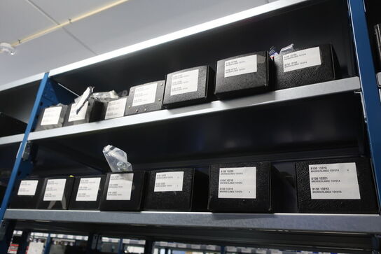 30 fag lagerreoler med indhold