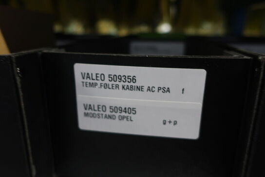 26 fag lagerreoler med indhold