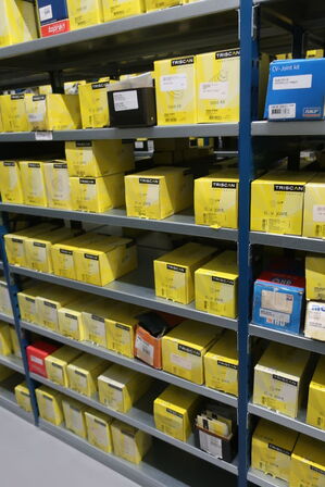 20 fag lagerreoler med indhold