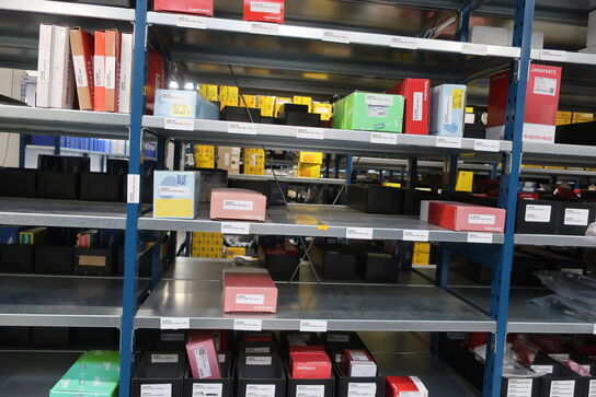 8 fag lagerreoler med indhold