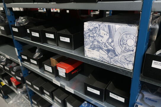 12 fag lagerreol med indhold