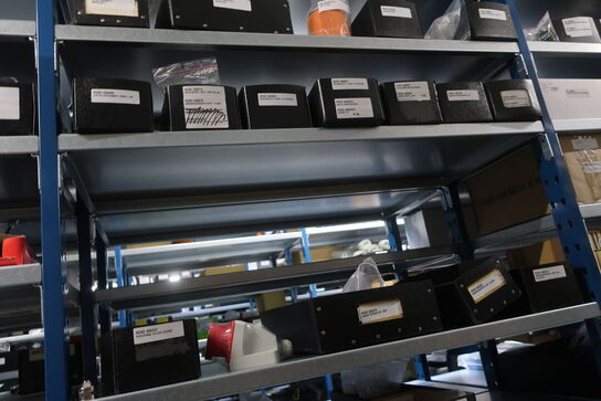 22 fag lagerreoler med indhold