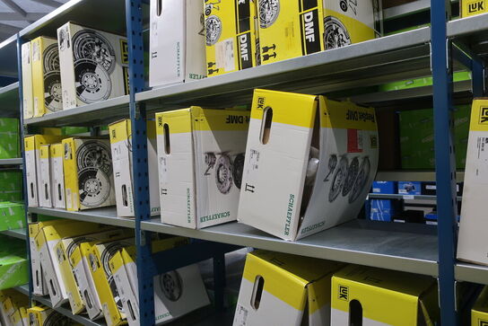 26 fag lagerreoler med indhold