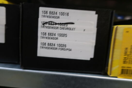 28 fag lagerreoler med indhold