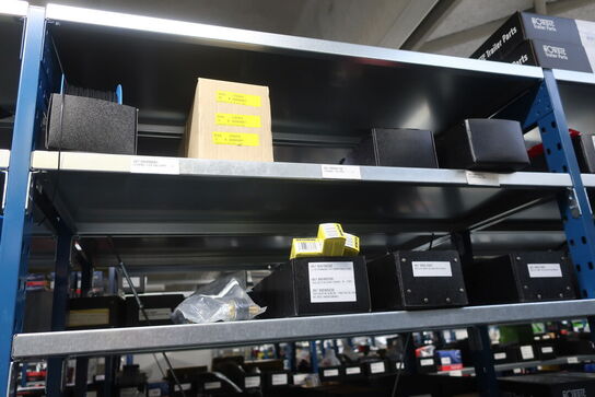 22 fag lagerreoler med indhold