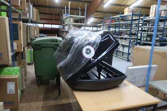 Diverse varelager samt reoler det står på 