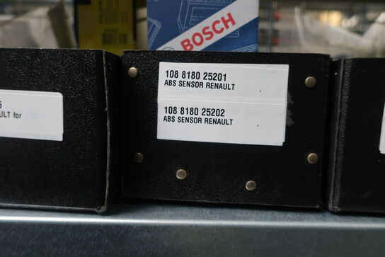 6 fag lagerreoler med indhold