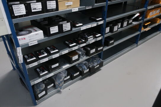 22 fag lagerreoler med indhold