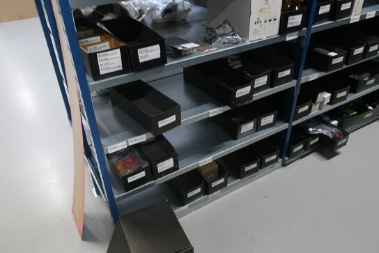 12 fag lagerreol med indhold