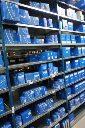 26 fag lagerreoler med indhold