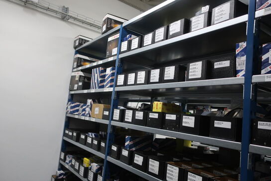 12 fag lagerreol med indhold