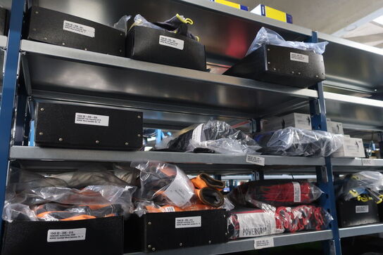 22 fag lagerreoler med indhold