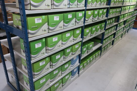 12 fag lagerreoler med indhold 