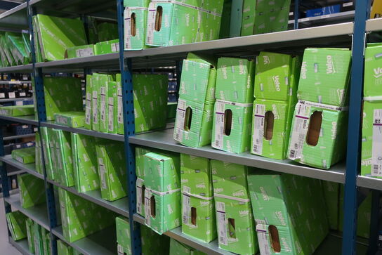 26 fag lagerreoler med indhold