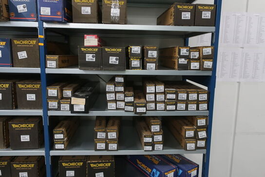 2 fag lagerreol med indhold