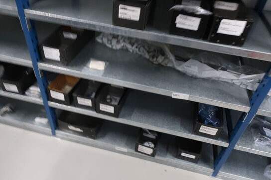 11 fag lagerreoler med indhold