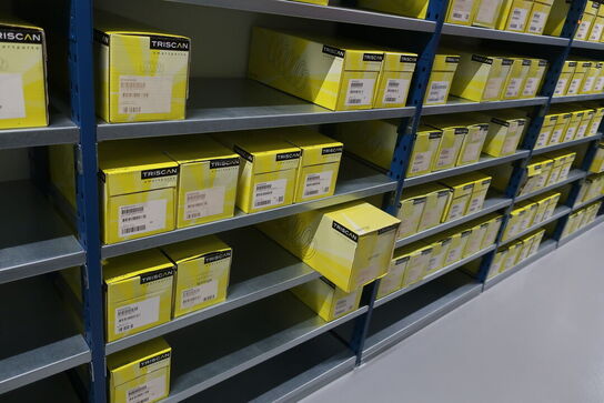 11 fag lagerreoler med indhold