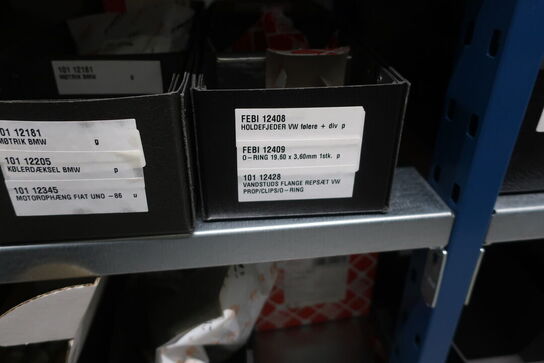 24 fag lagerreoler med indhold