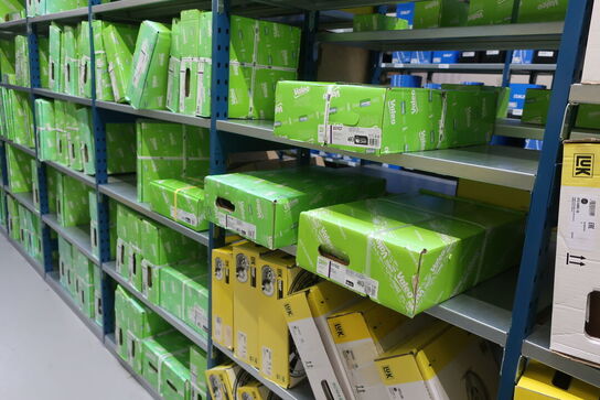 26 fag lagerreoler med indhold