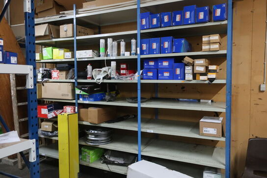 3 fag lagerreol med indhold 