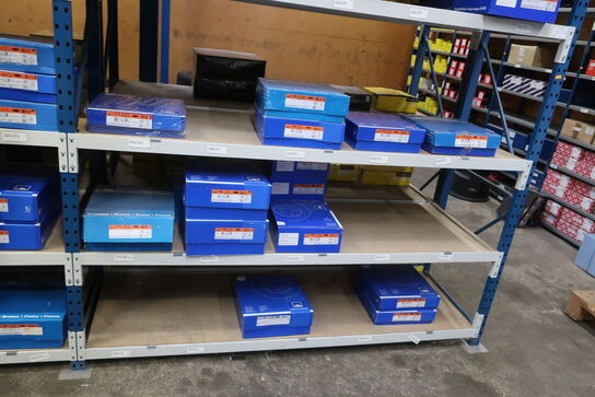 8 fag lagerreoler med indhold