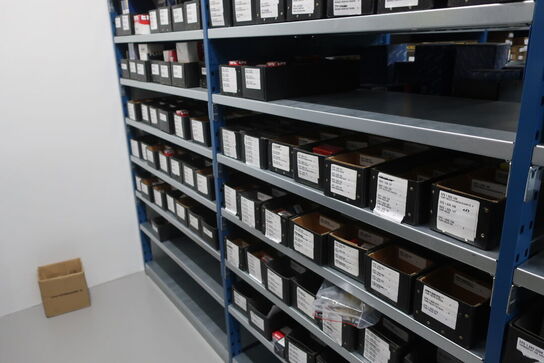 12 fag lagerreol med indhold