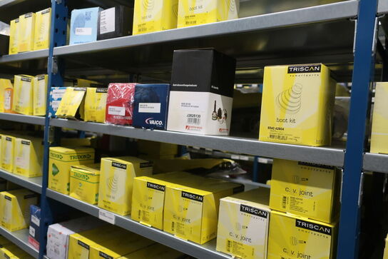 20 fag lagerreoler med indhold