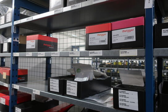 6 fag lagerreoler med indhold