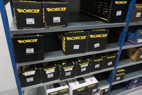 8 fag lagerreoler med indhold