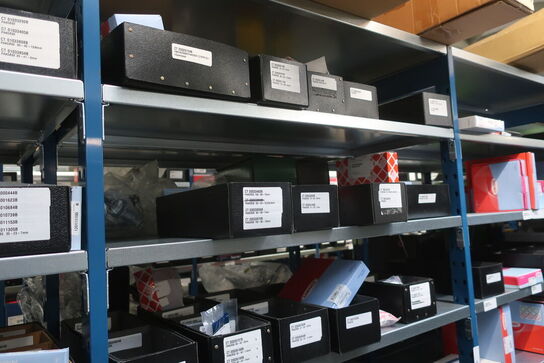 22 fag lagerreoler med indhold