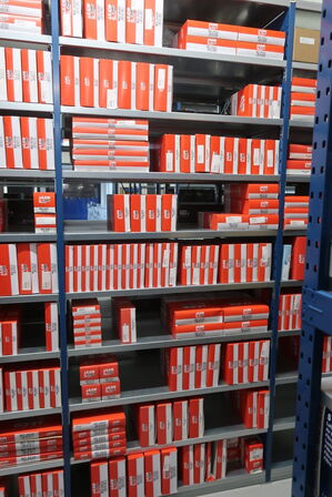 22 fag lagerreoler med indhold