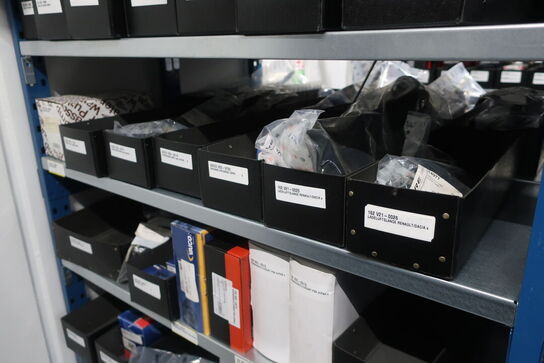 12 fag lagerreol med indhold