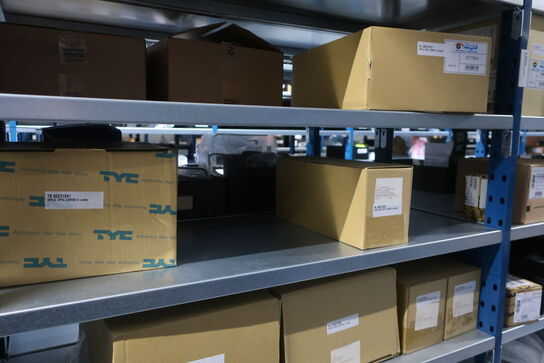 22 fag lagerreoler med indhold