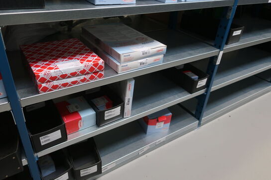 22 fag lagerreoler med indhold