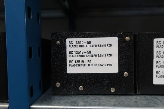 11 fag lagerreoler med indhold