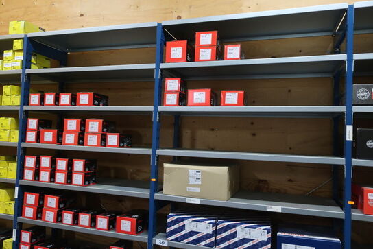 4 fag lagerreoler med indhold