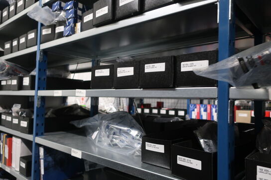 12 fag lagerreol med indhold