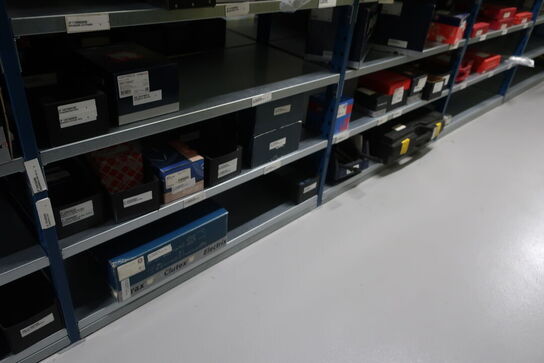 24 fag lagerreoler med indhold