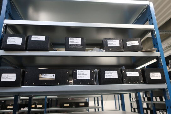 22 fag lagerreoler med indhold