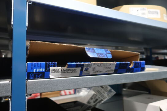 22 fag lagerreoler med indhold