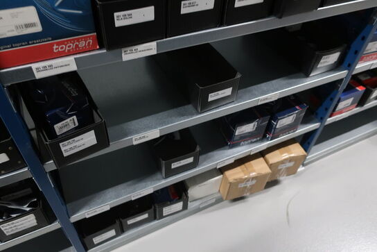 22 fag lagerreoler med indhold