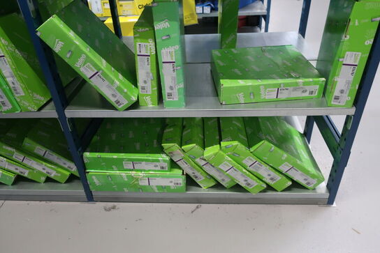 26 fag lagerreoler med indhold