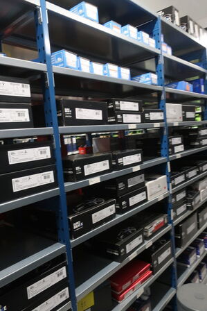 22 fag lagerreoler med indhold