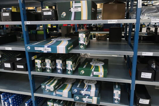 12 fag lagerreol med indhold