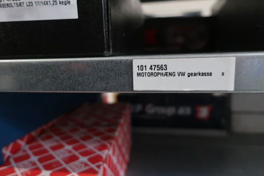 24 fag lagerreoler med indhold