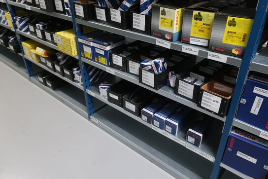 12 fag lagerreol med indhold