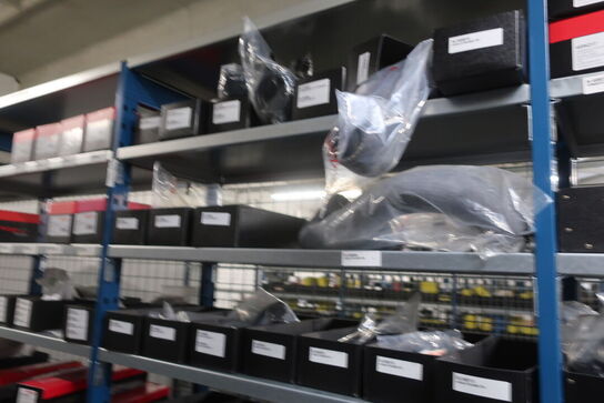 6 fag lagerreoler med indhold