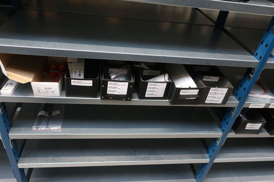 22 fag lagerreoler med indhold