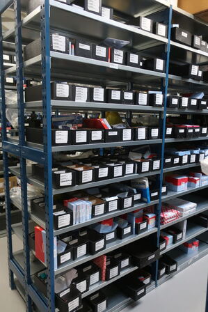 22 fag lagerreoler med indhold